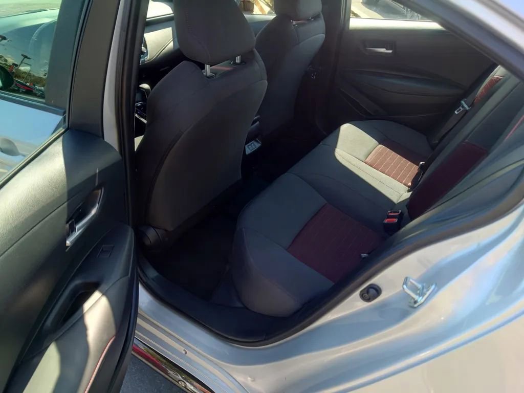 Vehicle image 12 of 30