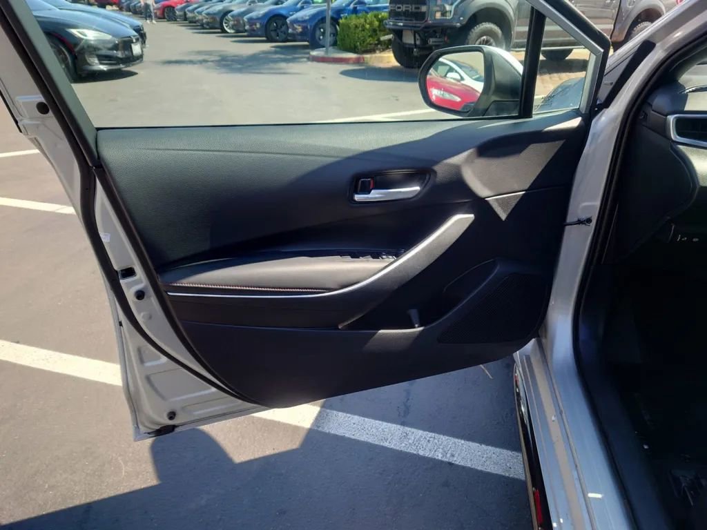 Vehicle image 17 of 30