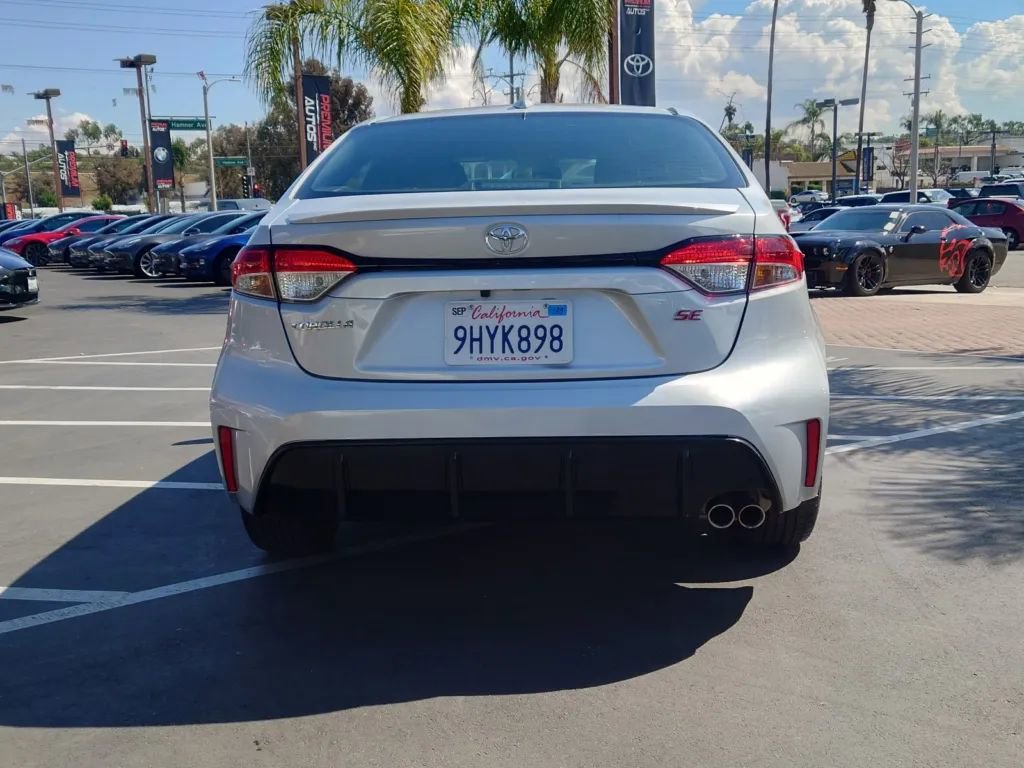 Vehicle image 4 of 30