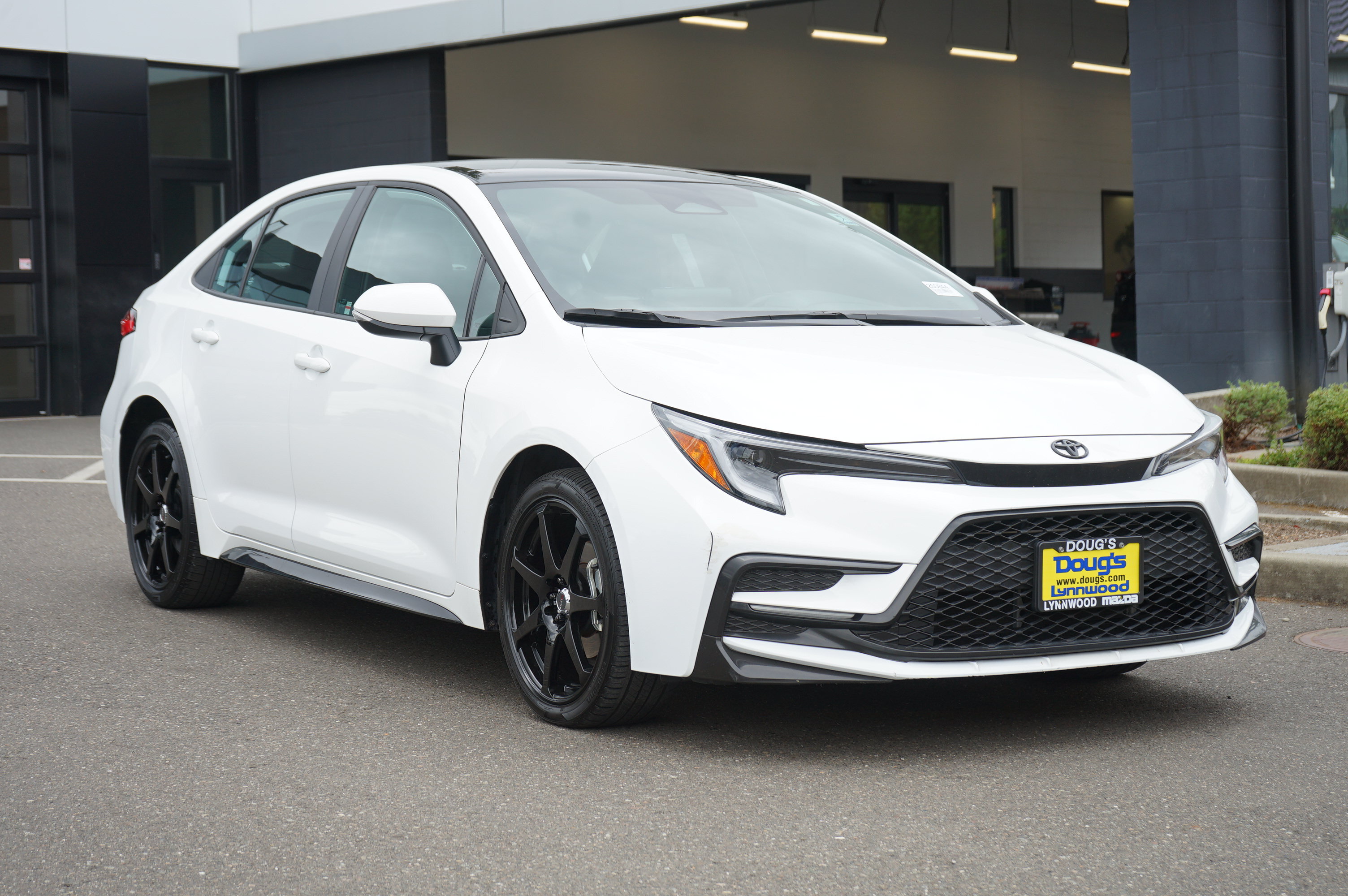 2023 Toyota Corolla SE Image 1 of 18