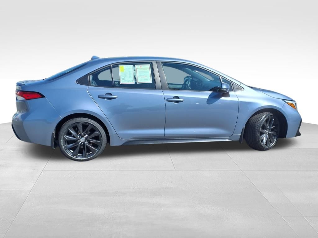 Vehicle image 4 of 26