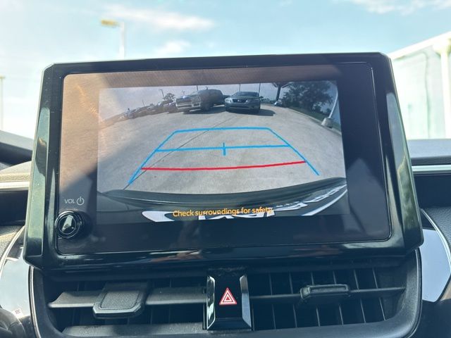 Vehicle image 23 of 33