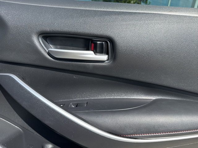 Vehicle image 32 of 33