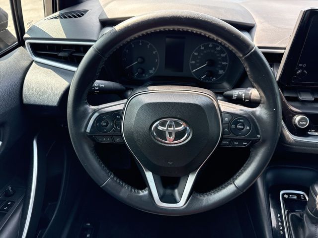 Vehicle image 17 of 33