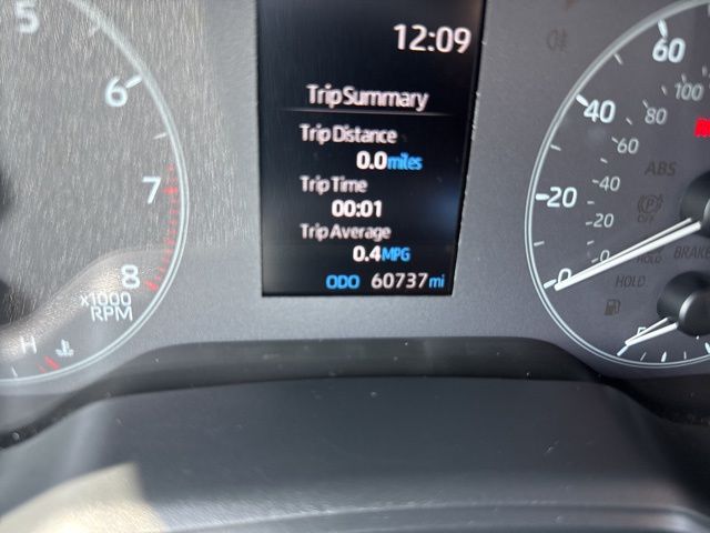 Vehicle image 21 of 33