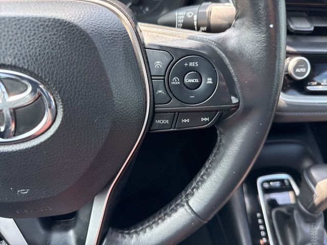 Vehicle image 19 of 33