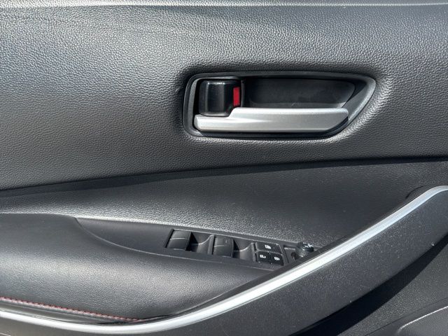 Vehicle image 28 of 33