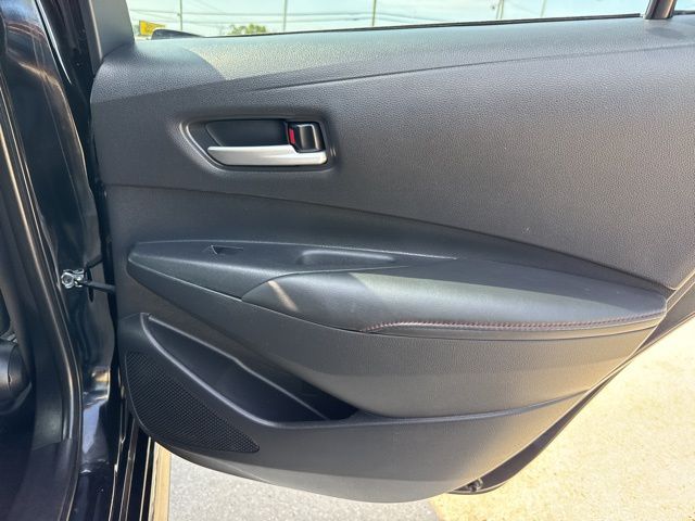 Vehicle image 10 of 33