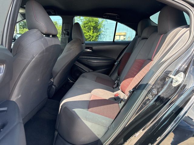 Vehicle image 13 of 33
