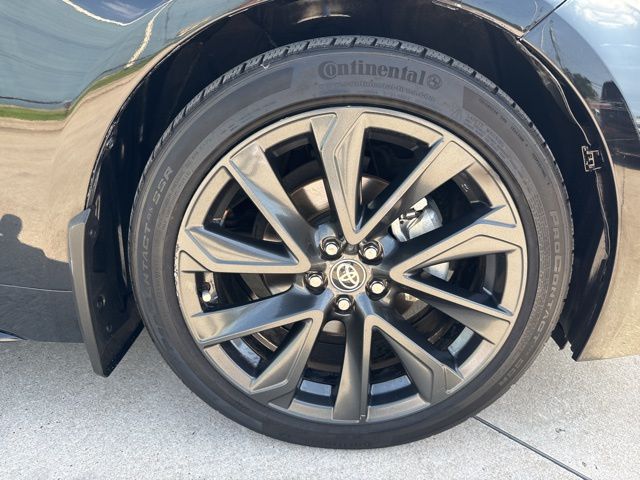 Vehicle image 9 of 33