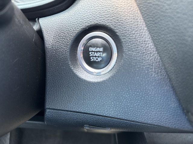 Vehicle image 25 of 33