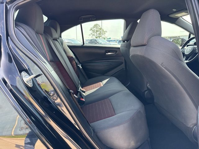 Vehicle image 12 of 33