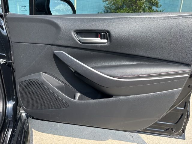 Vehicle image 31 of 33