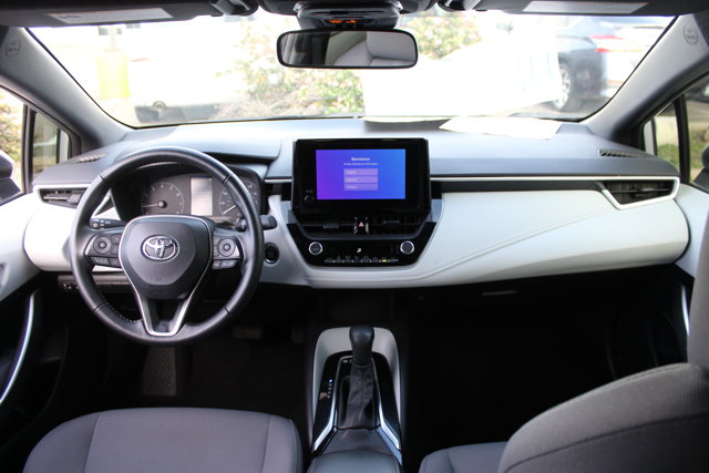 Vehicle image 13 of 28
