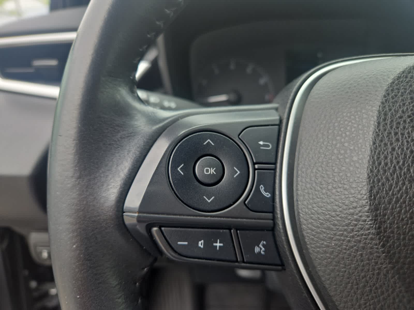 Vehicle image 22 of 25