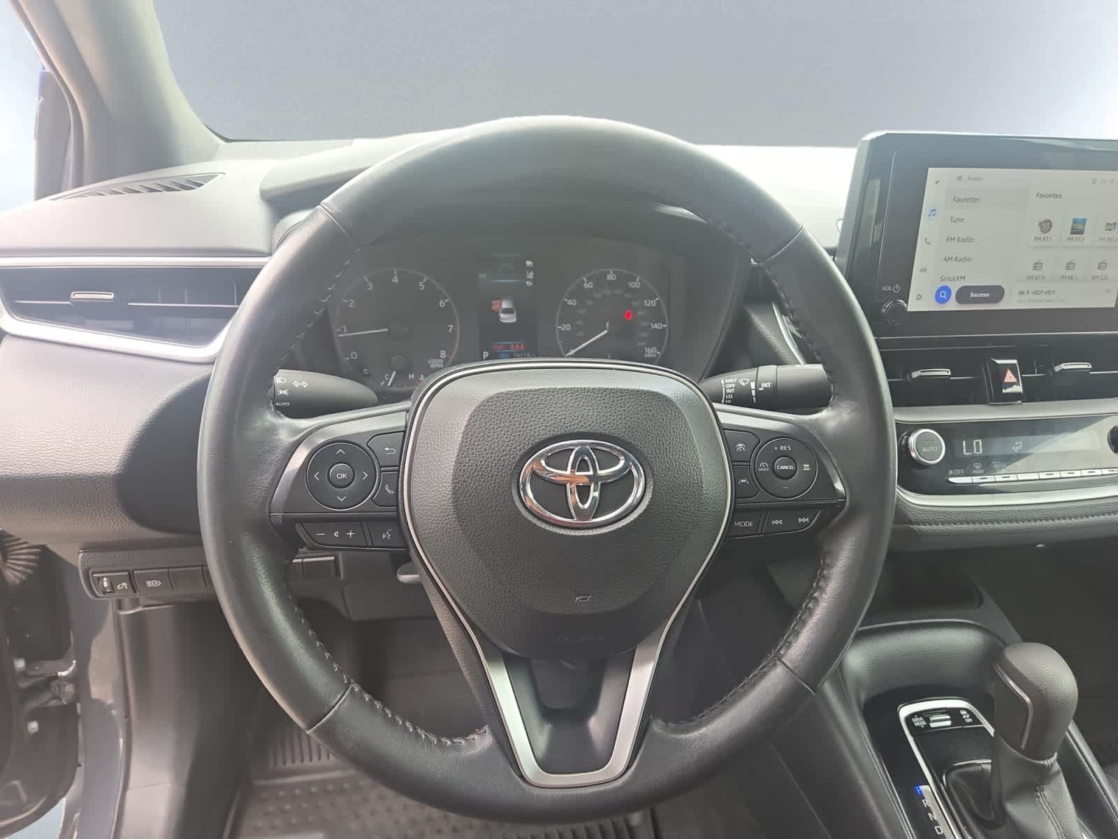 Vehicle image 17 of 25
