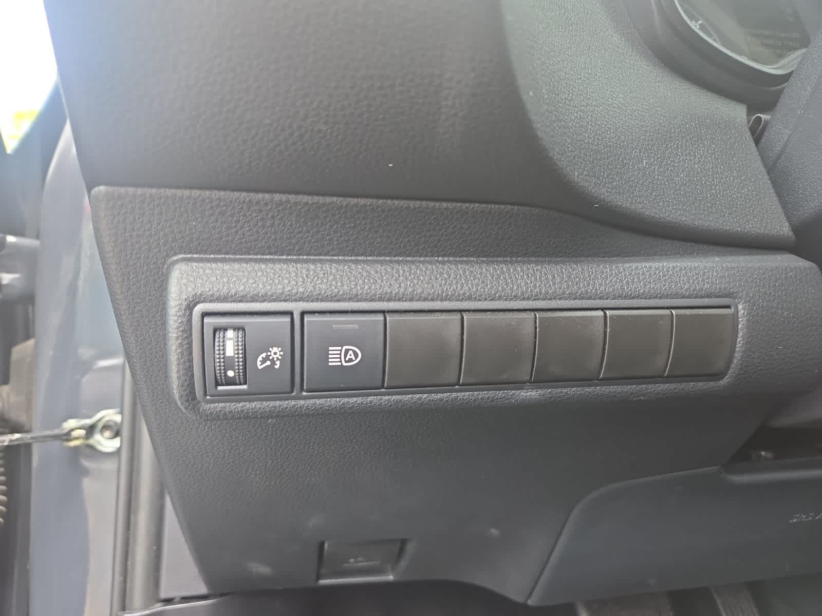 Vehicle image 21 of 25
