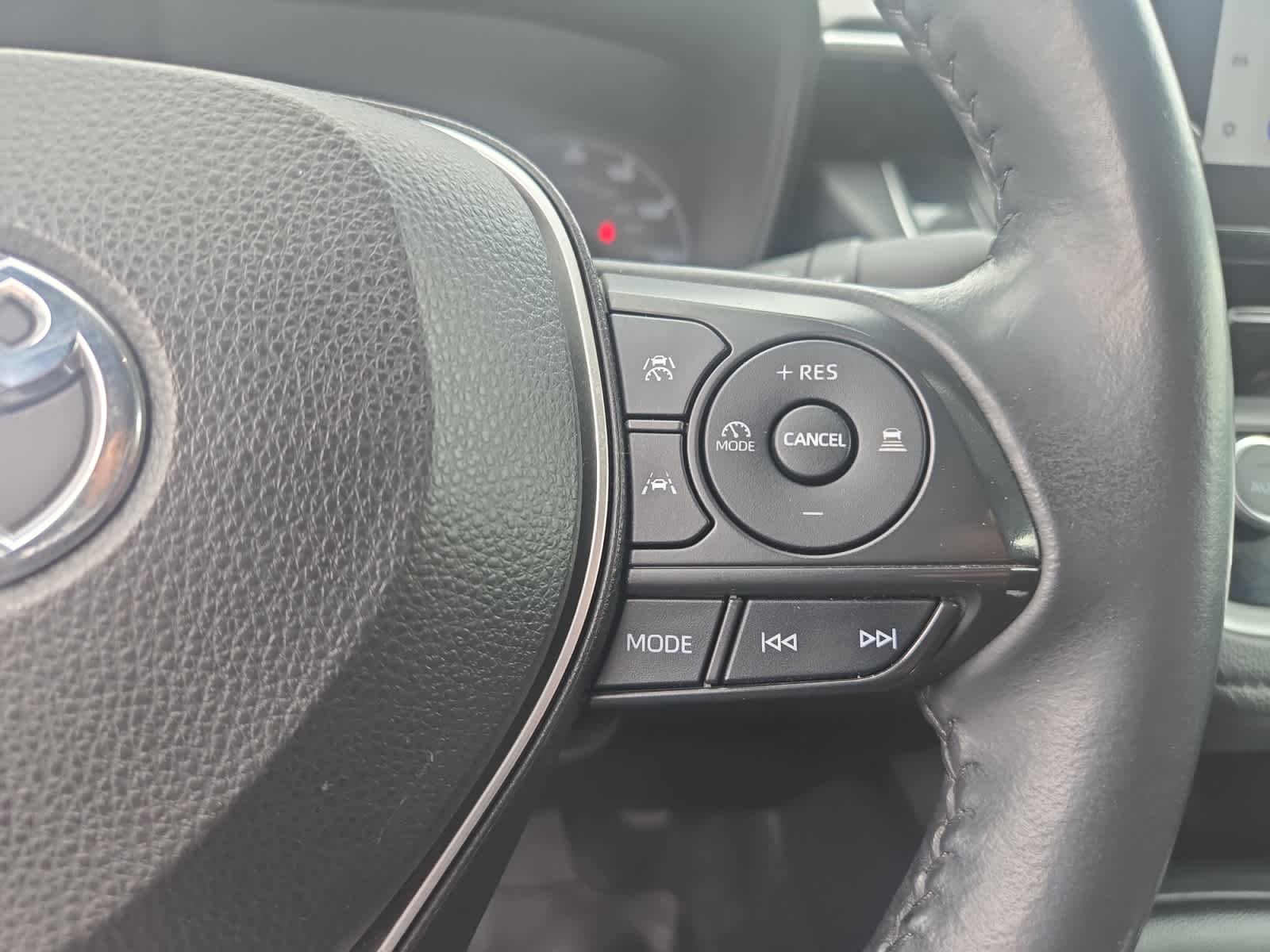 Vehicle image 23 of 25