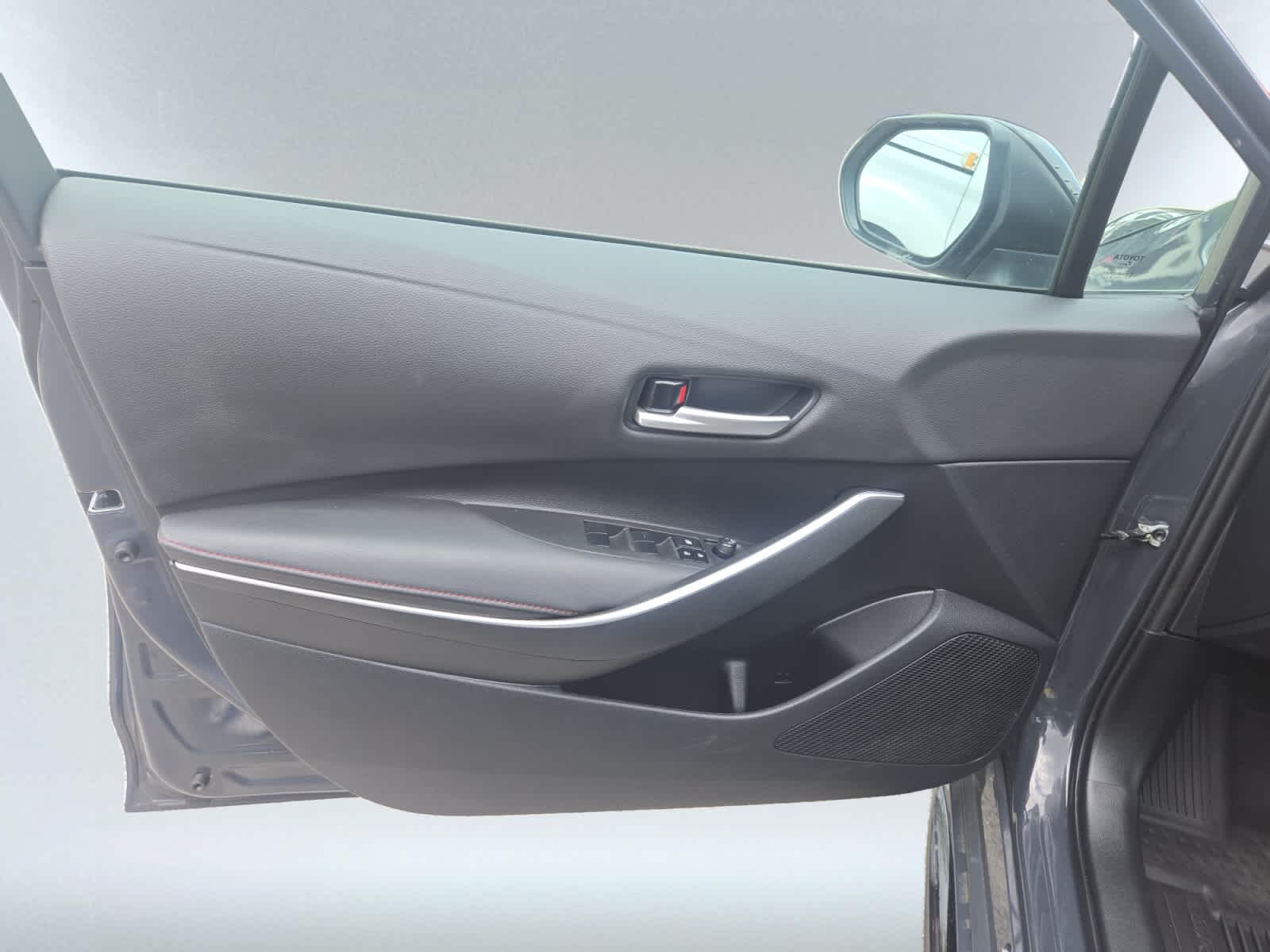 Vehicle image 15 of 25
