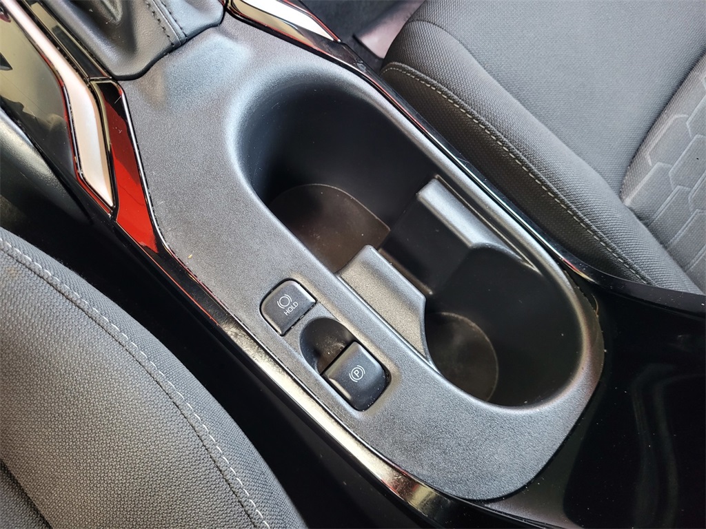 Vehicle image 17 of 27