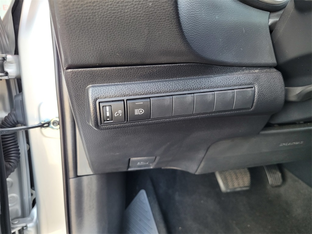 Vehicle image 25 of 27