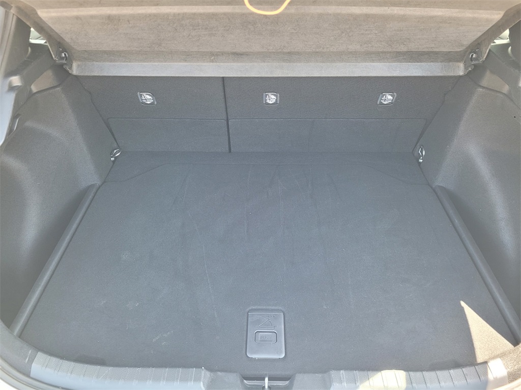 Vehicle image 8 of 27