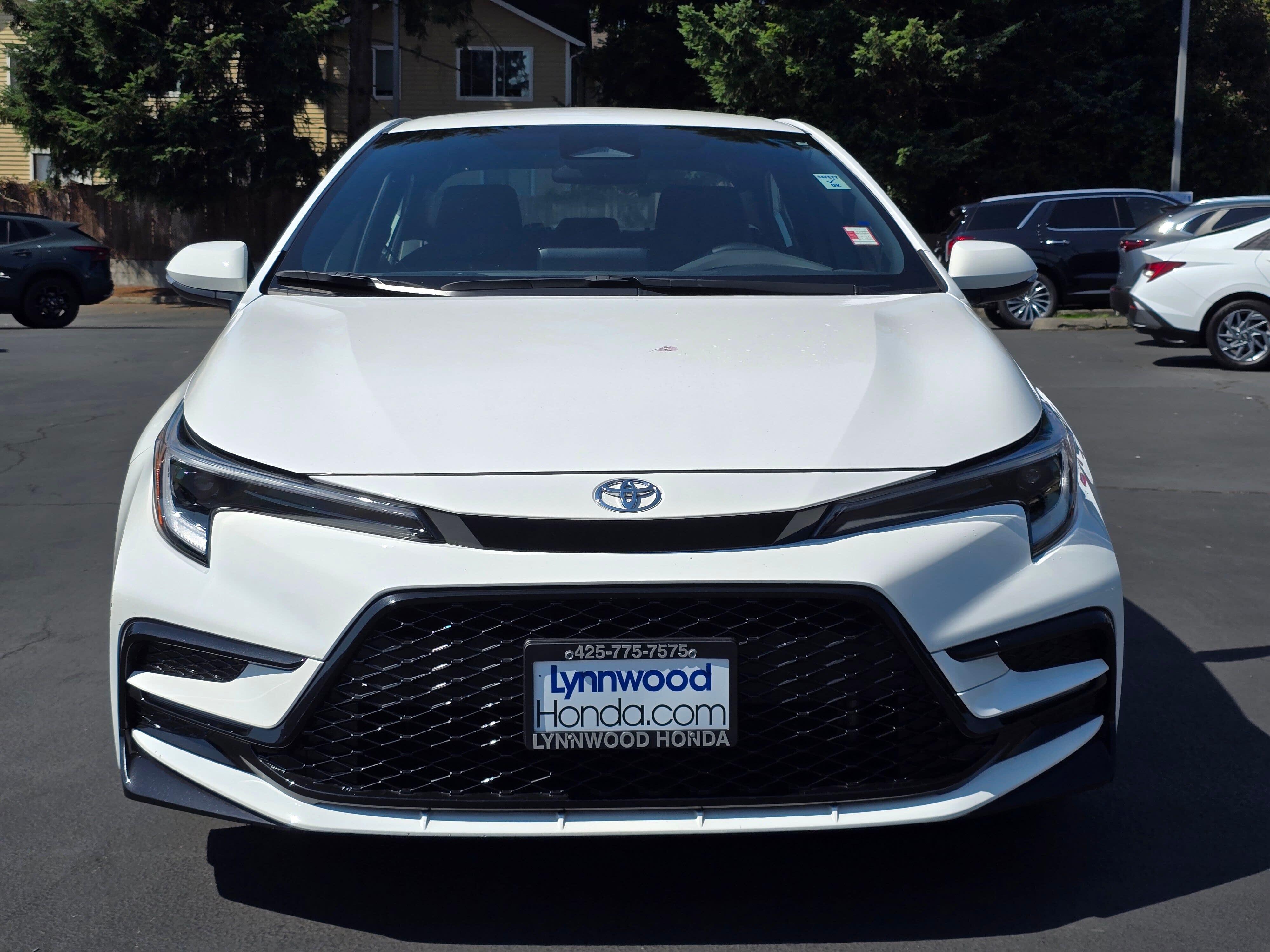 2023 Toyota Corolla SE Image 2 of 28