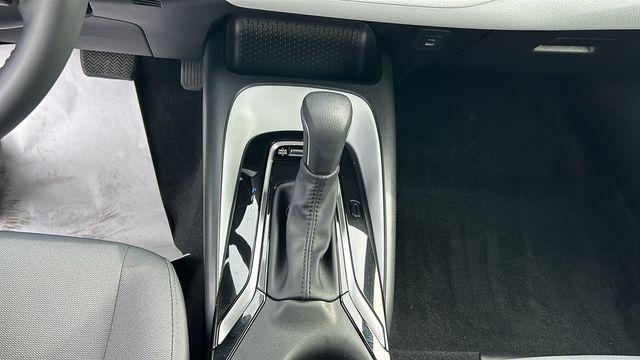 Vehicle image 21 of 23