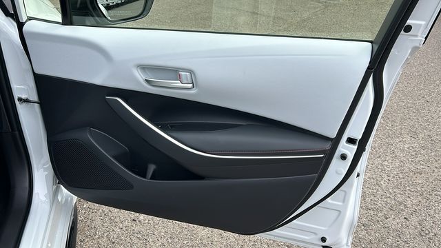 Vehicle image 10 of 23