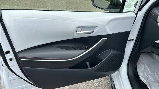 Vehicle image 16 of 23