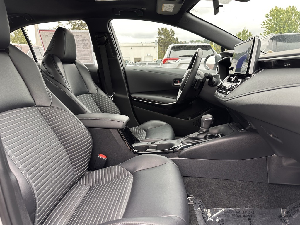 Vehicle image 16 of 25