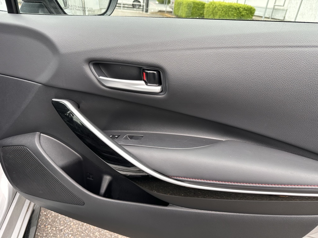 Vehicle image 15 of 25