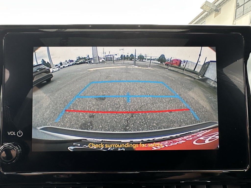 Vehicle image 21 of 25