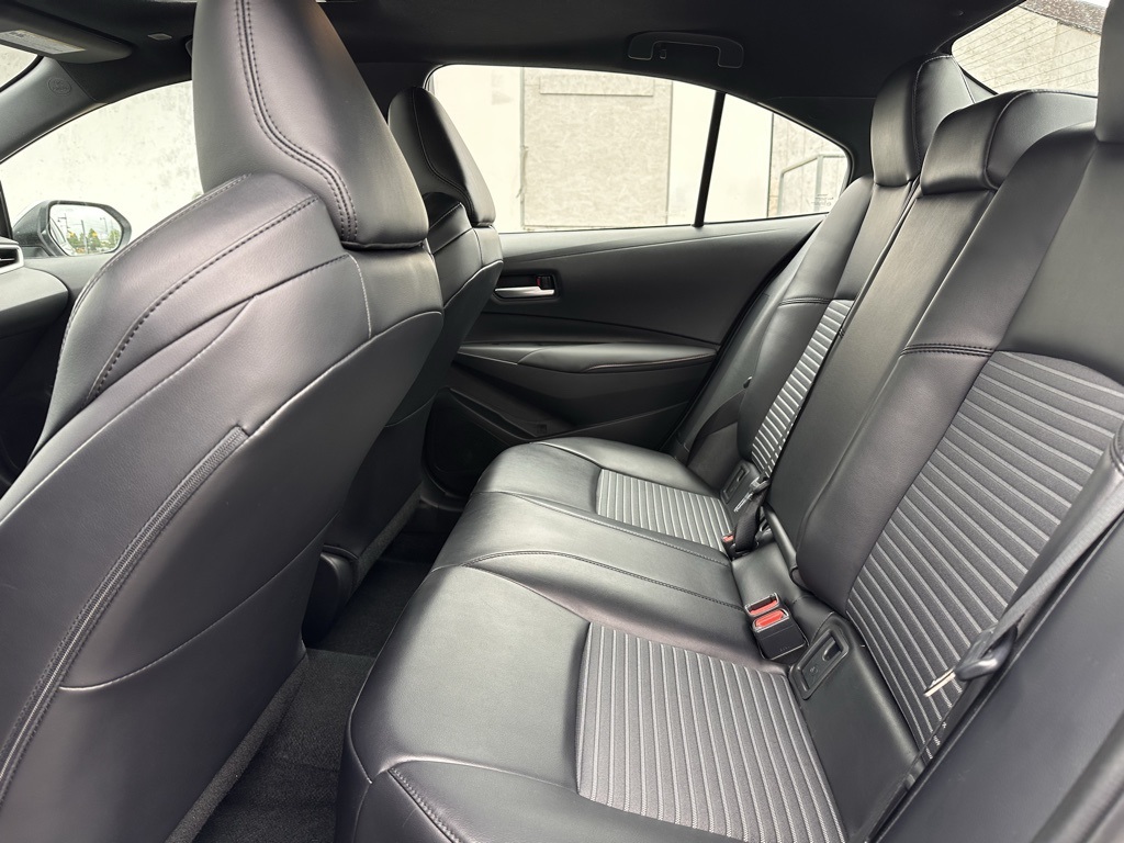 Vehicle image 12 of 25