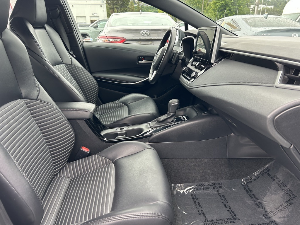 Vehicle image 16 of 25