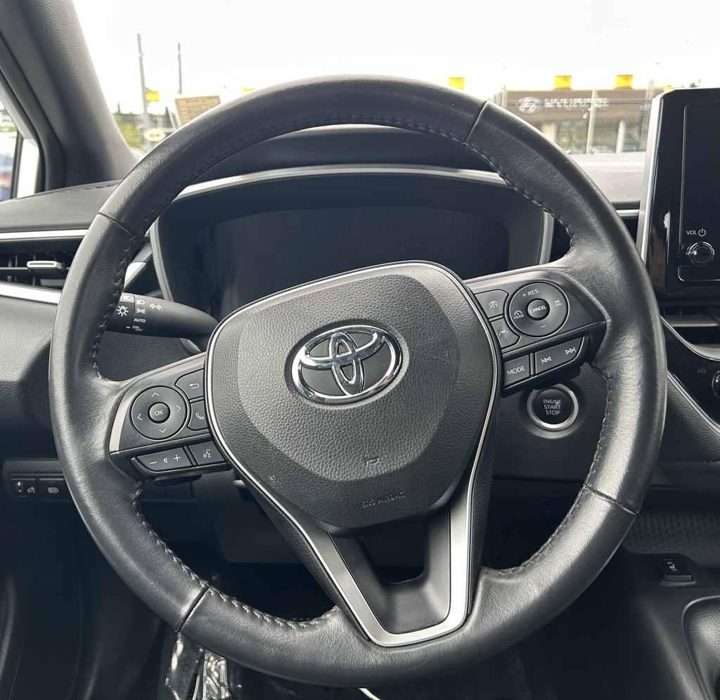 Vehicle image 18 of 25