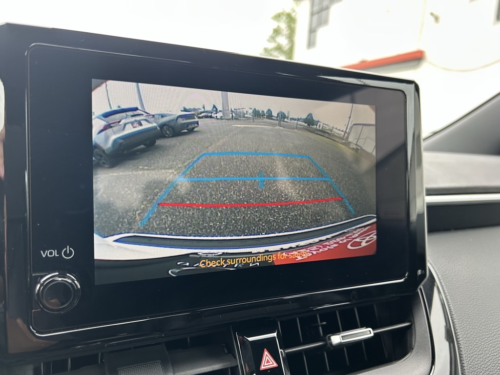 Vehicle image 21 of 25