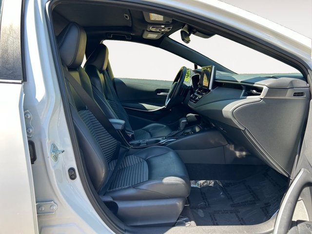 Vehicle image 10 of 36