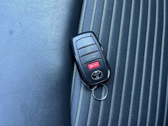 Vehicle image 33 of 36