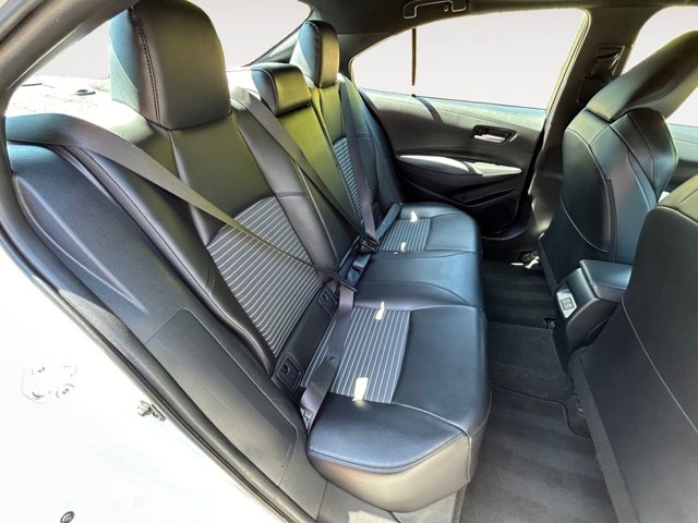 Vehicle image 11 of 36