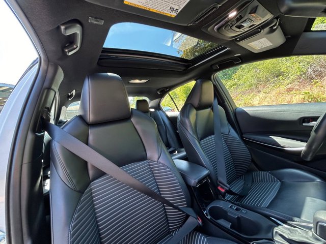 Vehicle image 27 of 36