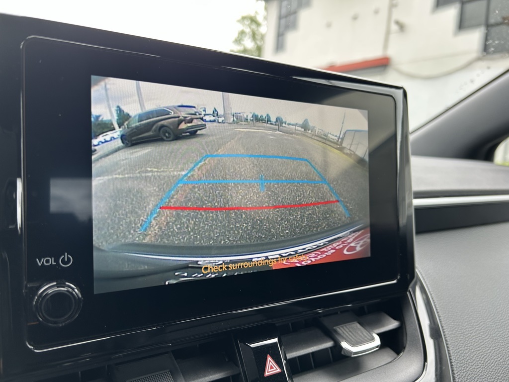 Vehicle image 21 of 25
