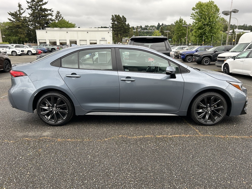 Vehicle image 4 of 25