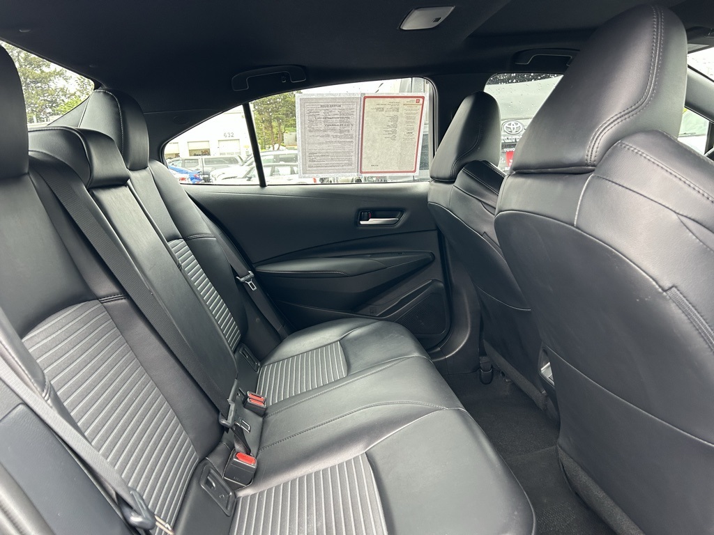 Vehicle image 14 of 25