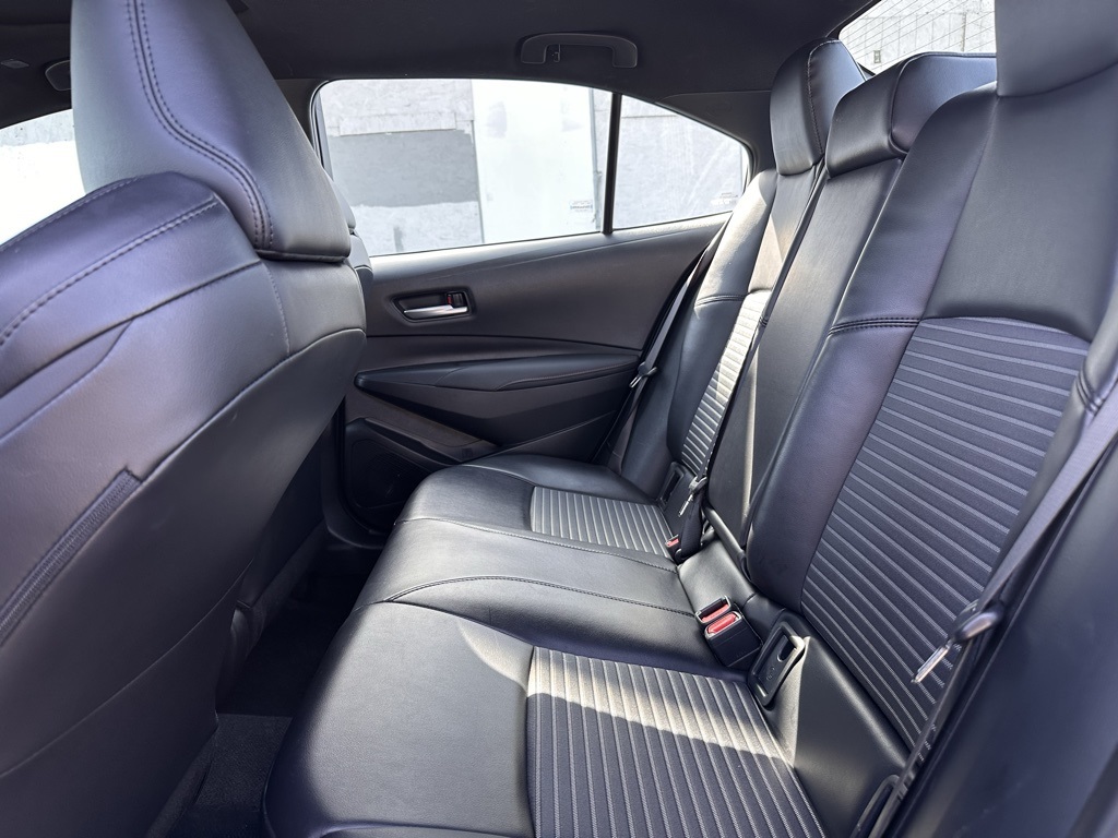 Vehicle image 12 of 25