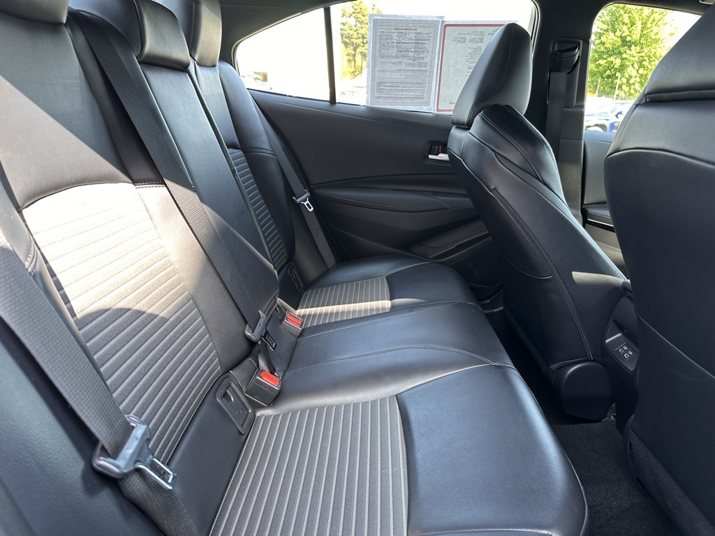 Vehicle image 14 of 25
