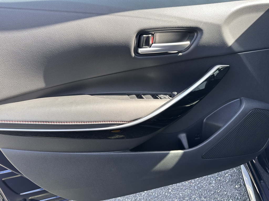 Vehicle image 9 of 25