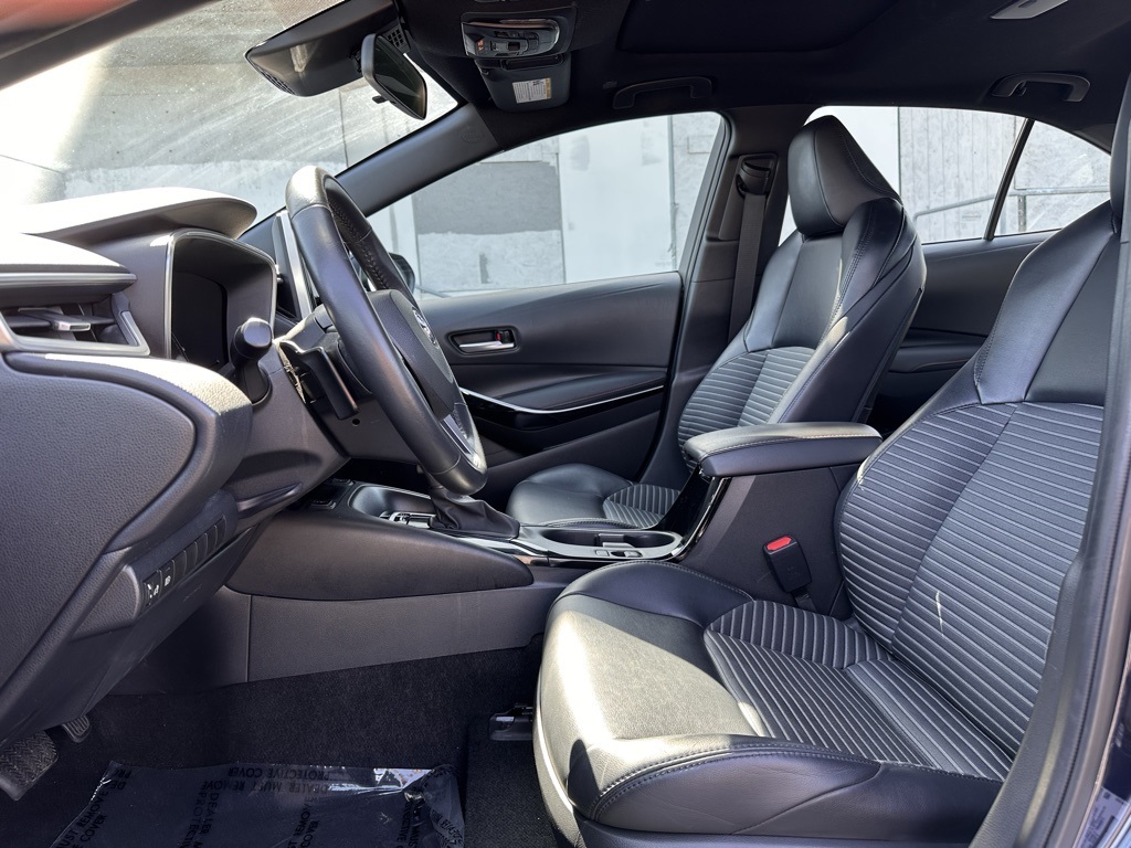 Vehicle image 10 of 25