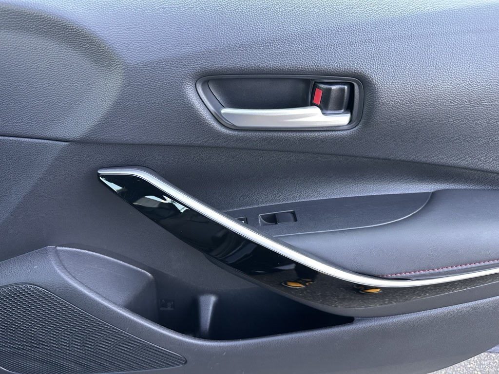 Vehicle image 15 of 25