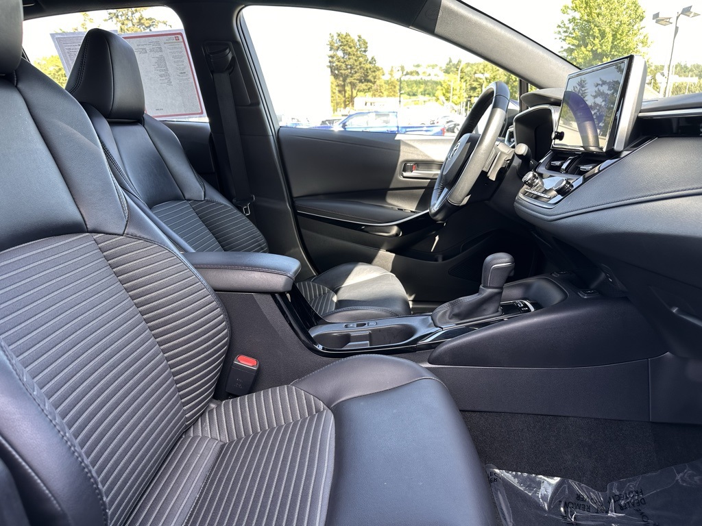 Vehicle image 16 of 25